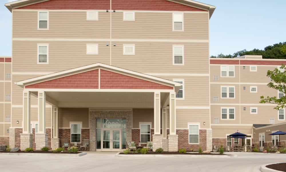 Covered front entrance to Serenity in East Peoria, Illinois