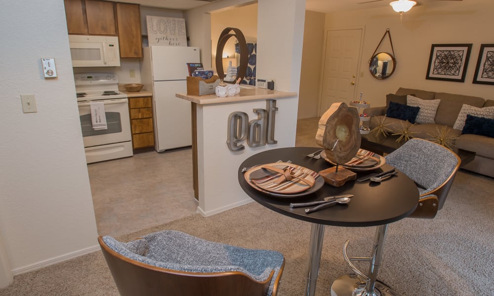 Dining area at Woodscape Apartments in Oklahoma City, Oklahoma
