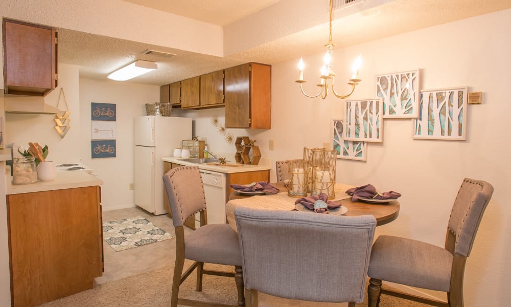 Dining room at Cimarron Pointe Apartments in Oklahoma City, Oklahoma