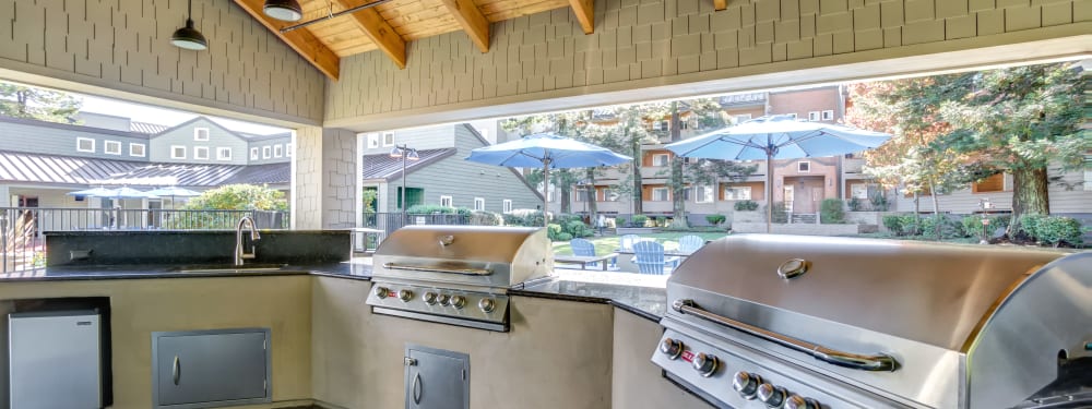 The barbecue station at Serramonte Ridge Apartment Homes in Daly City, California