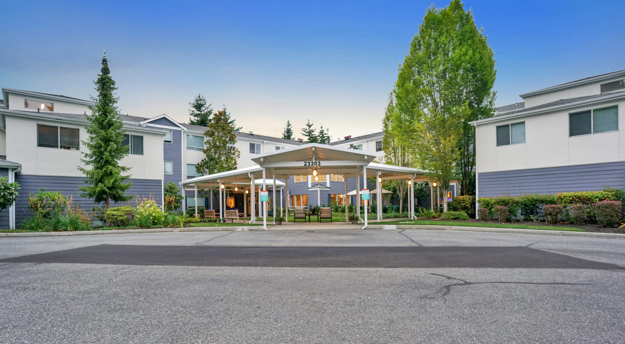 Entrance to building at Mountlake Terrace Plaza in Mountlake Terrace, Washington