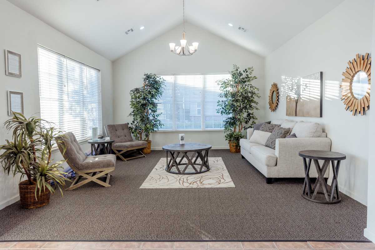 Clubhouse with modern furniture at Pheasant Run in Enid, Oklahoma