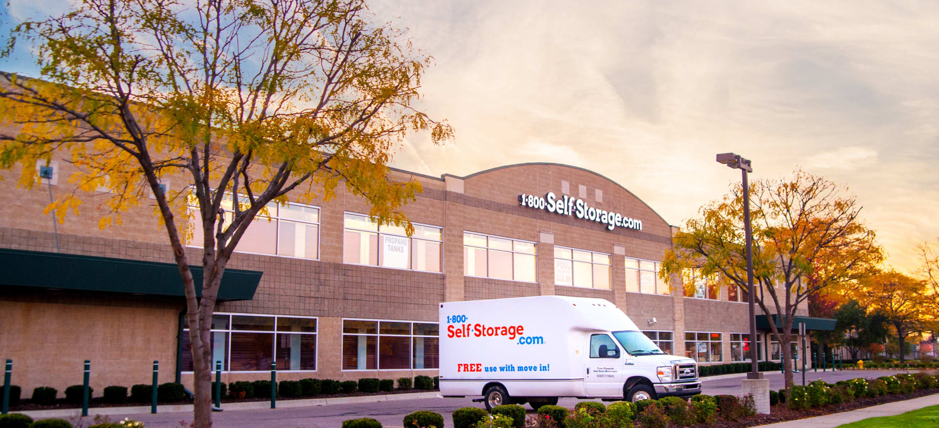 Self storage in Oak Park MI