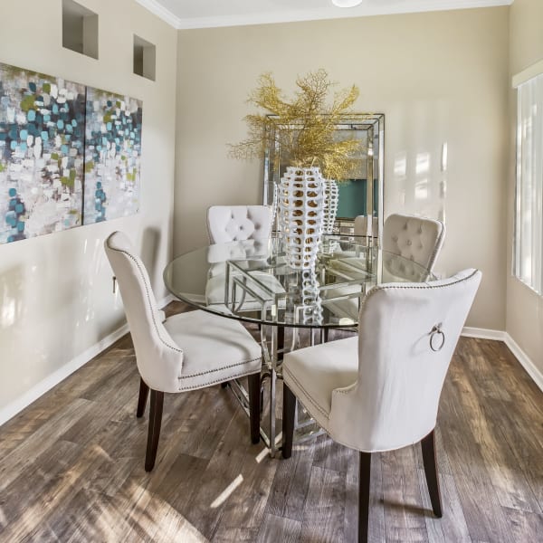 Dining area at Meridian at Stanford Ranch in Rocklin, California