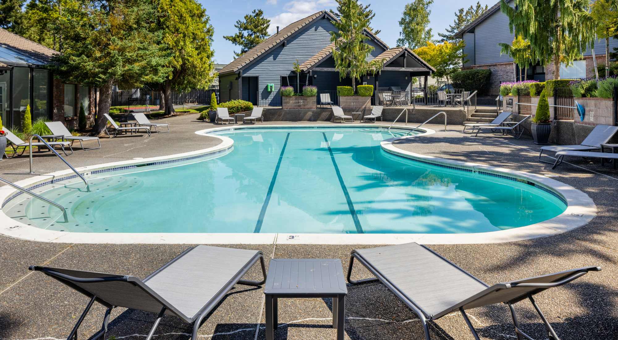 swimming pool area at Ansley Murrayhill in Tigard, Oregon