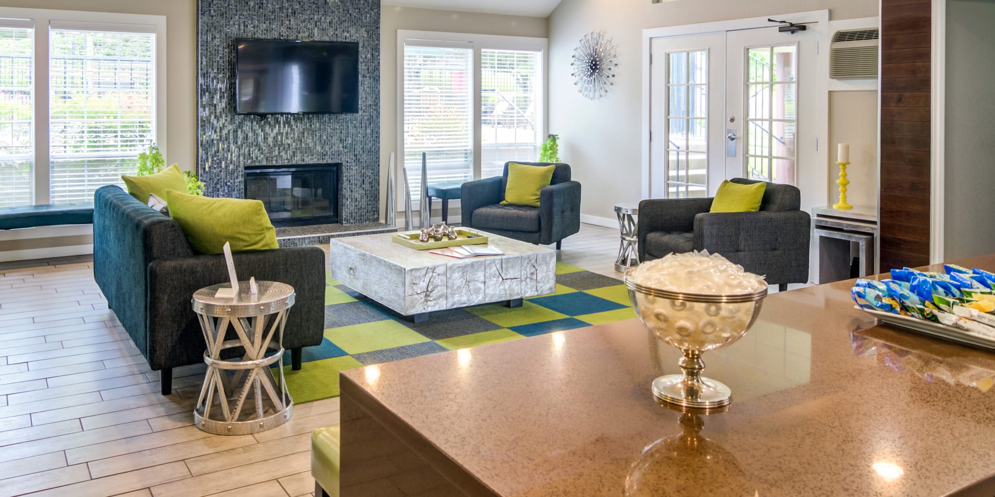 Apartments in Lake Oswego, Oregon, at Sofi Lake Oswego