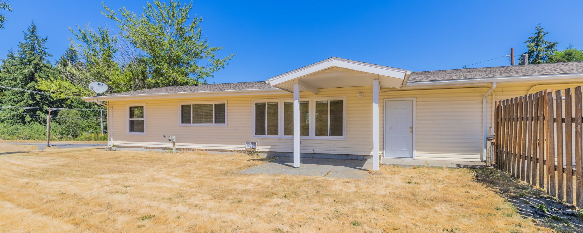 the single-family home exterior at Davis Hill in Joint Base Lewis McChord, Washington