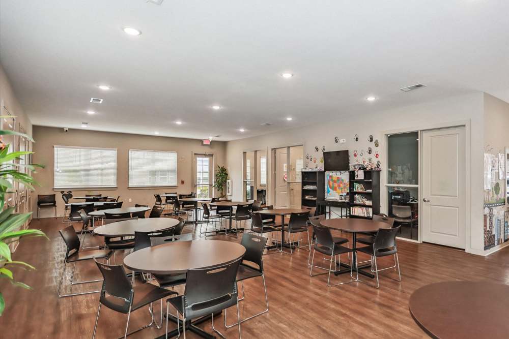 A community common area at Flats at Mount Zion in Stockbridge, Georgia