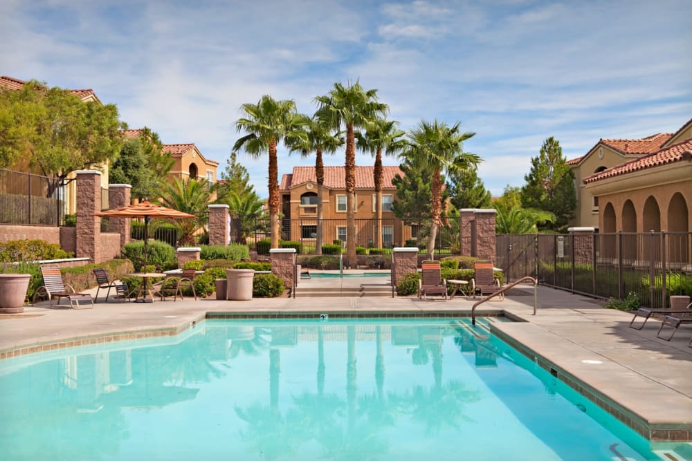 Apartments in Las Vegas, NV w/ Walk-In Closets, Pool & Garages