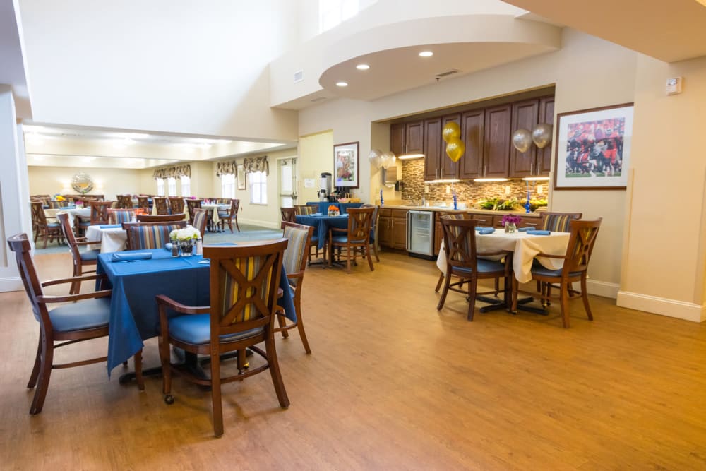 The community kitchen and dining room at The Harmony Collection at Columbia Assisted Living & Memory Care in Columbia, South Carolina