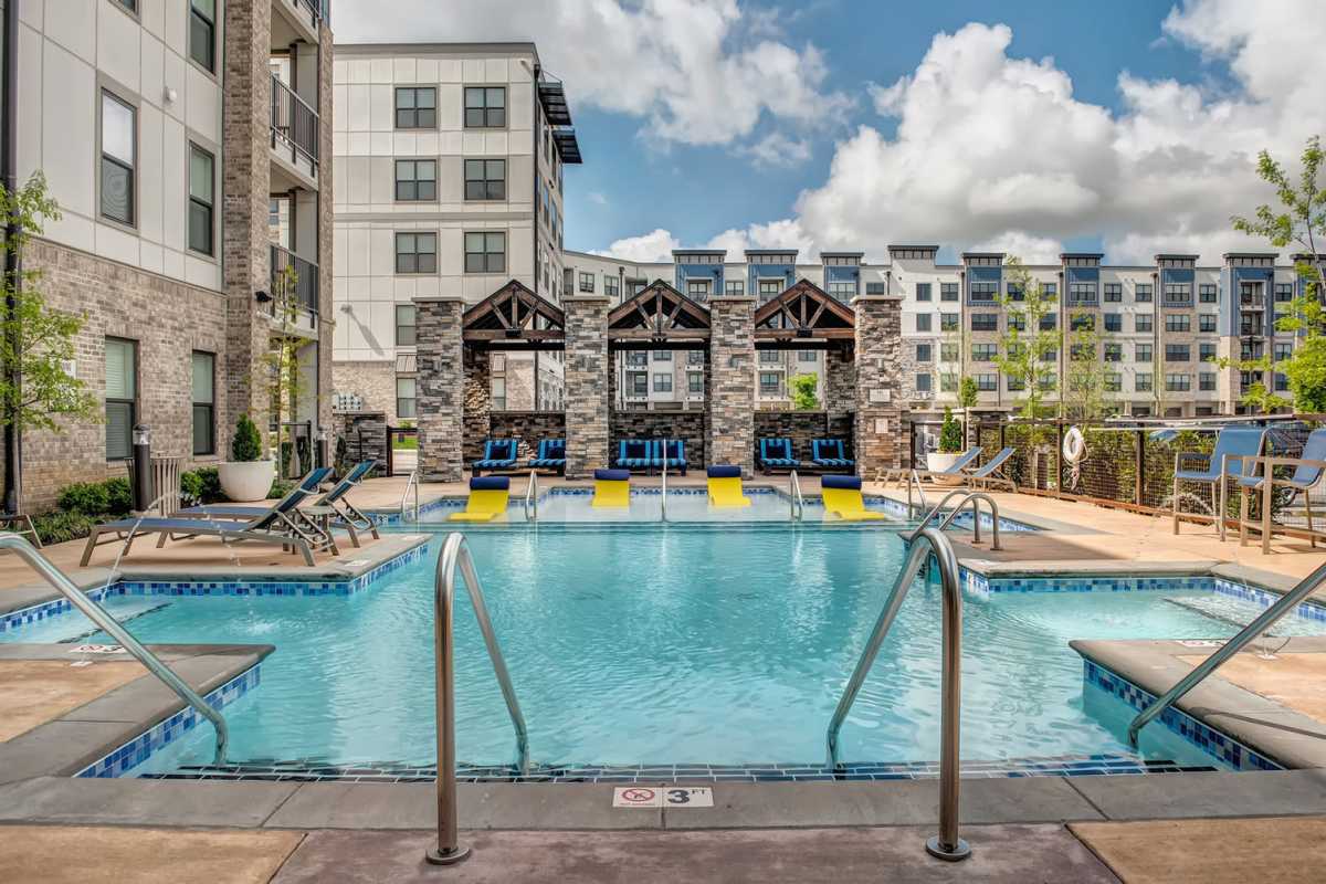 Swimming pool at Vintage at the Avenue, Murfreesboro, Tennessee