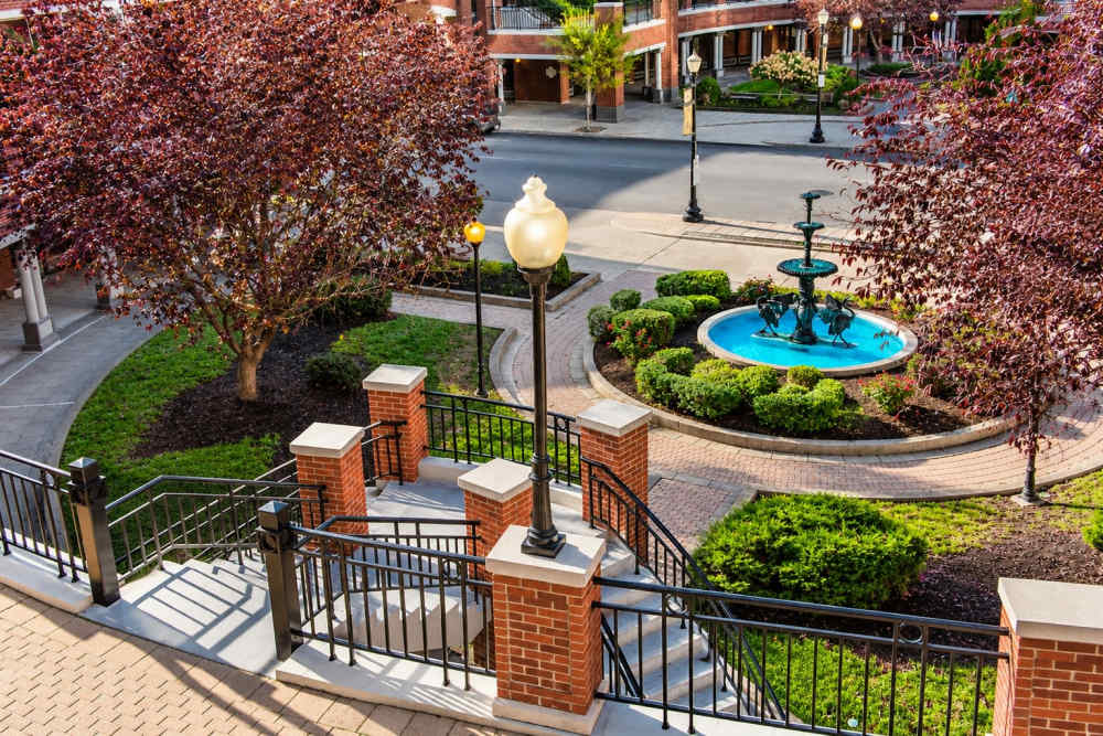 Great landscaping at Crescent Centre Apartments & Townhomes in Louisville, Kentucky