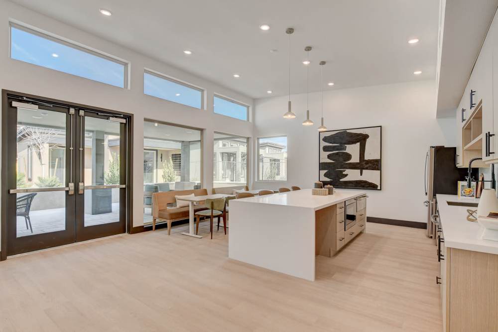 Community seating and dinning area at Heirloom at Rome in Las Vegas, Nevada