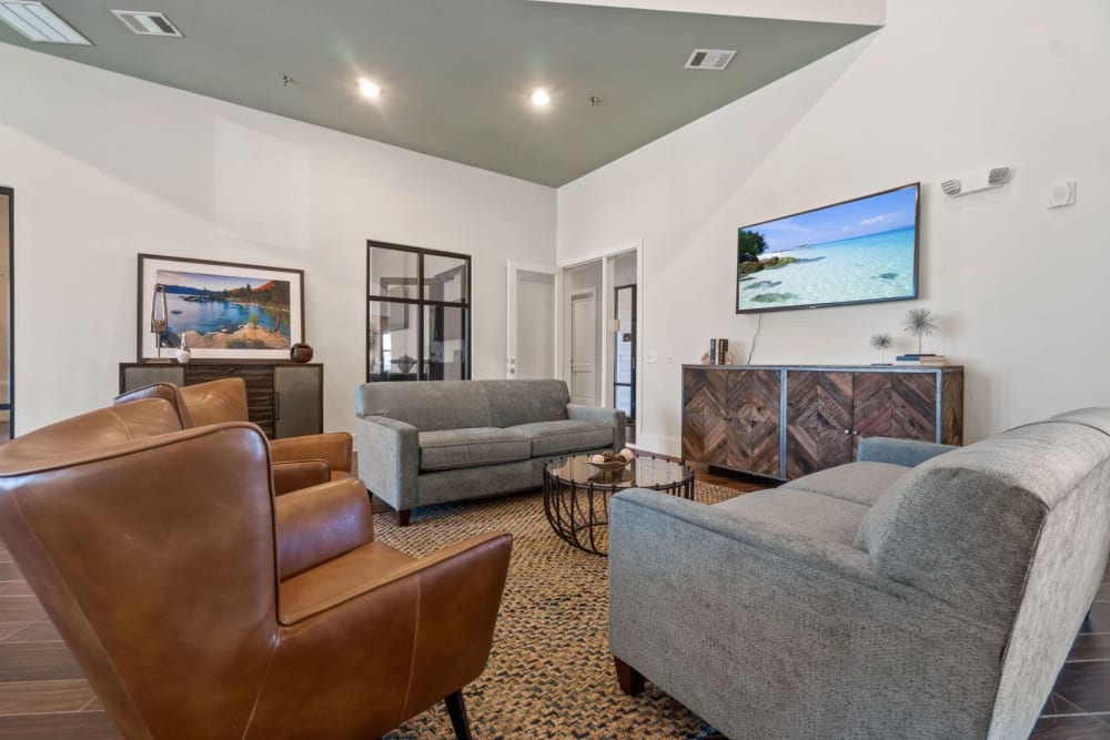 Comfortable sitting area with a large flatscreen TV in the resident lounge at Auberge of Burleson in Burleson, Texas