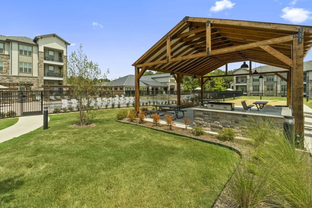 Outdoor grilling area at Auberge of Tyler in Tyler, Texas