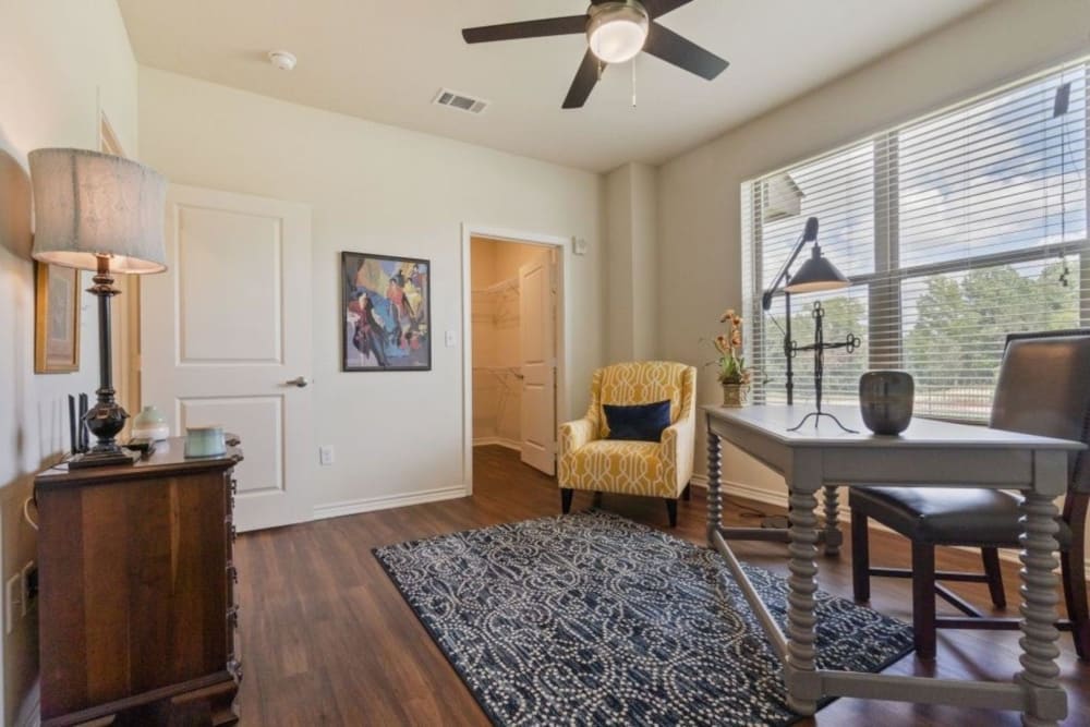 Tyler, TX Apartments w/ a Pool, Gym, Walkin Closets & Garages*