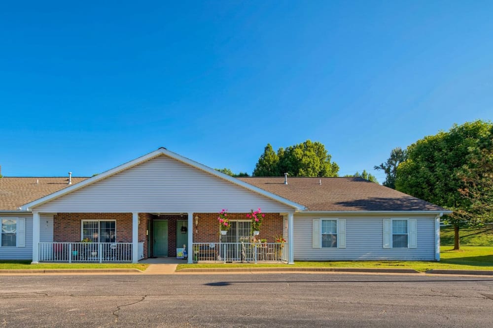 Exterior of Leisure Living Lakeside in Evansville, Indiana