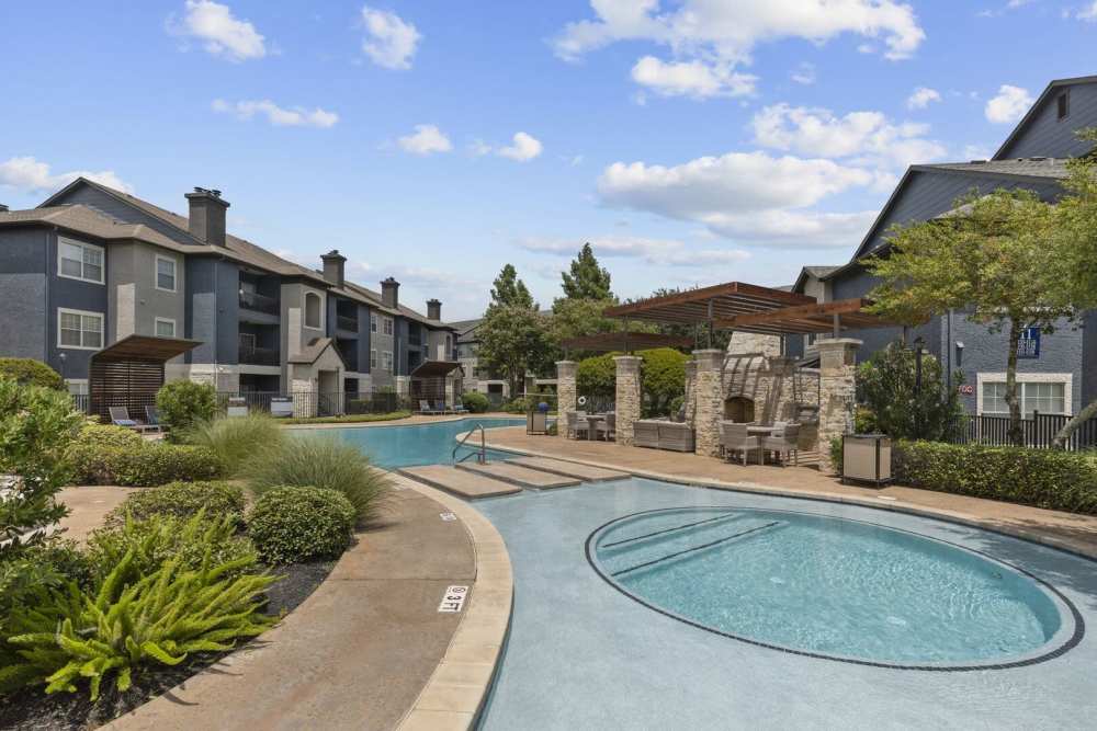 Resort-style pool at Crossroads Ranch in Houston, Texas