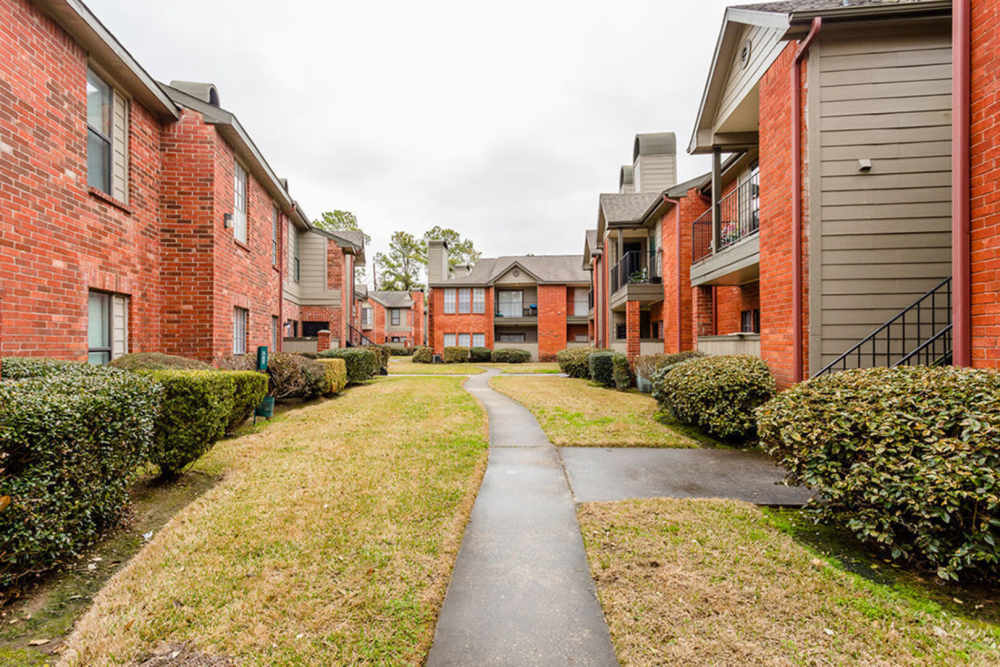 Exterior shot of an apartment at Green Tree Place in Houston, Texas