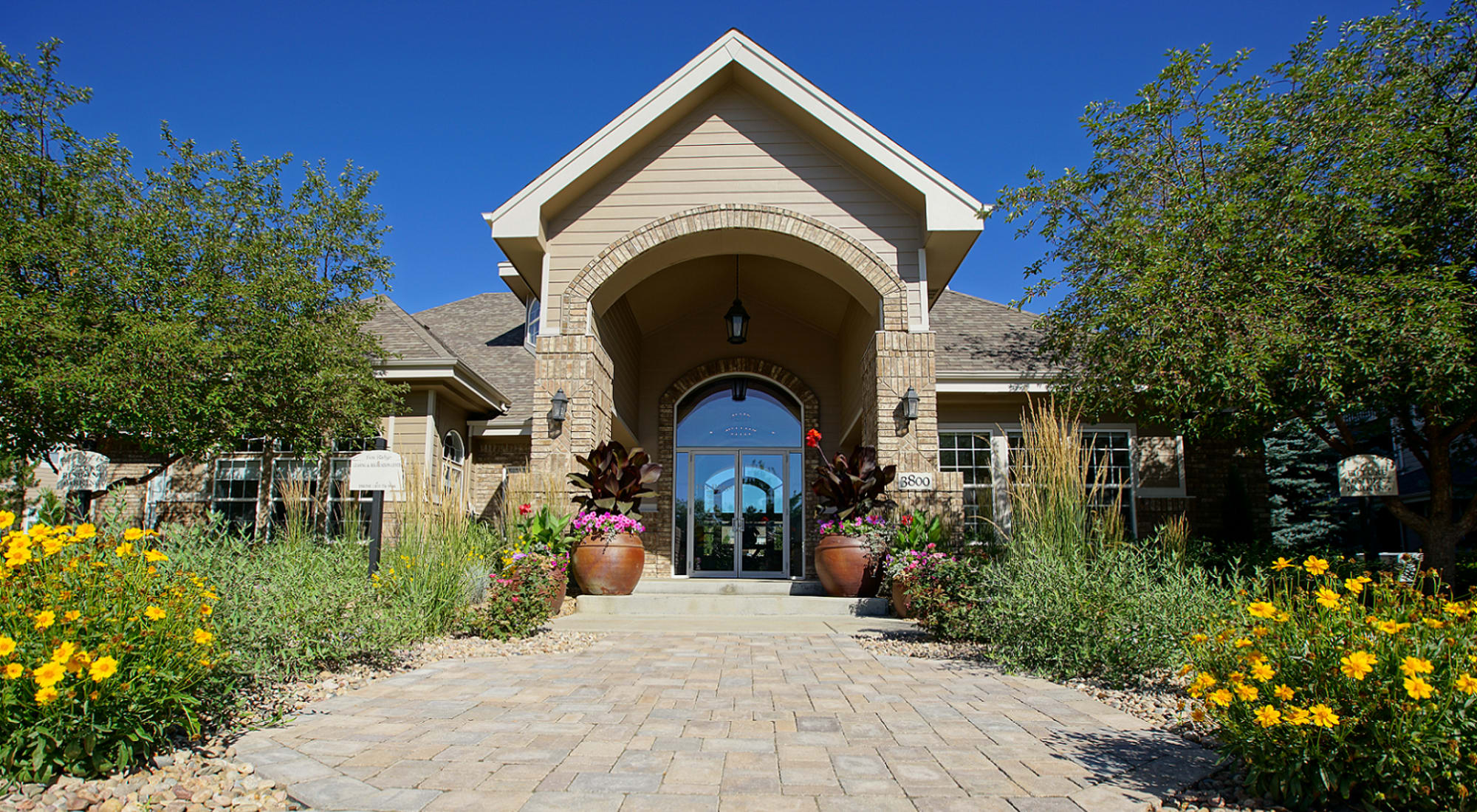 Exterior view of clubhouse at Fox Ridge in Longmont, Colorado