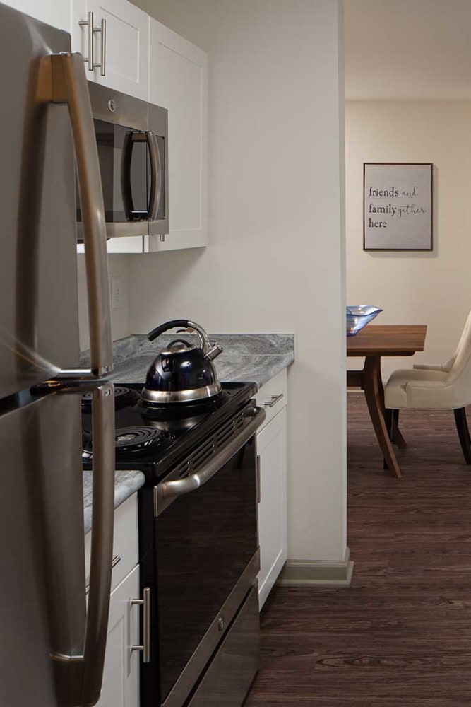 Modern kitchen amenities at The Reserve at White Oak in Baton Rouge, Louisiana