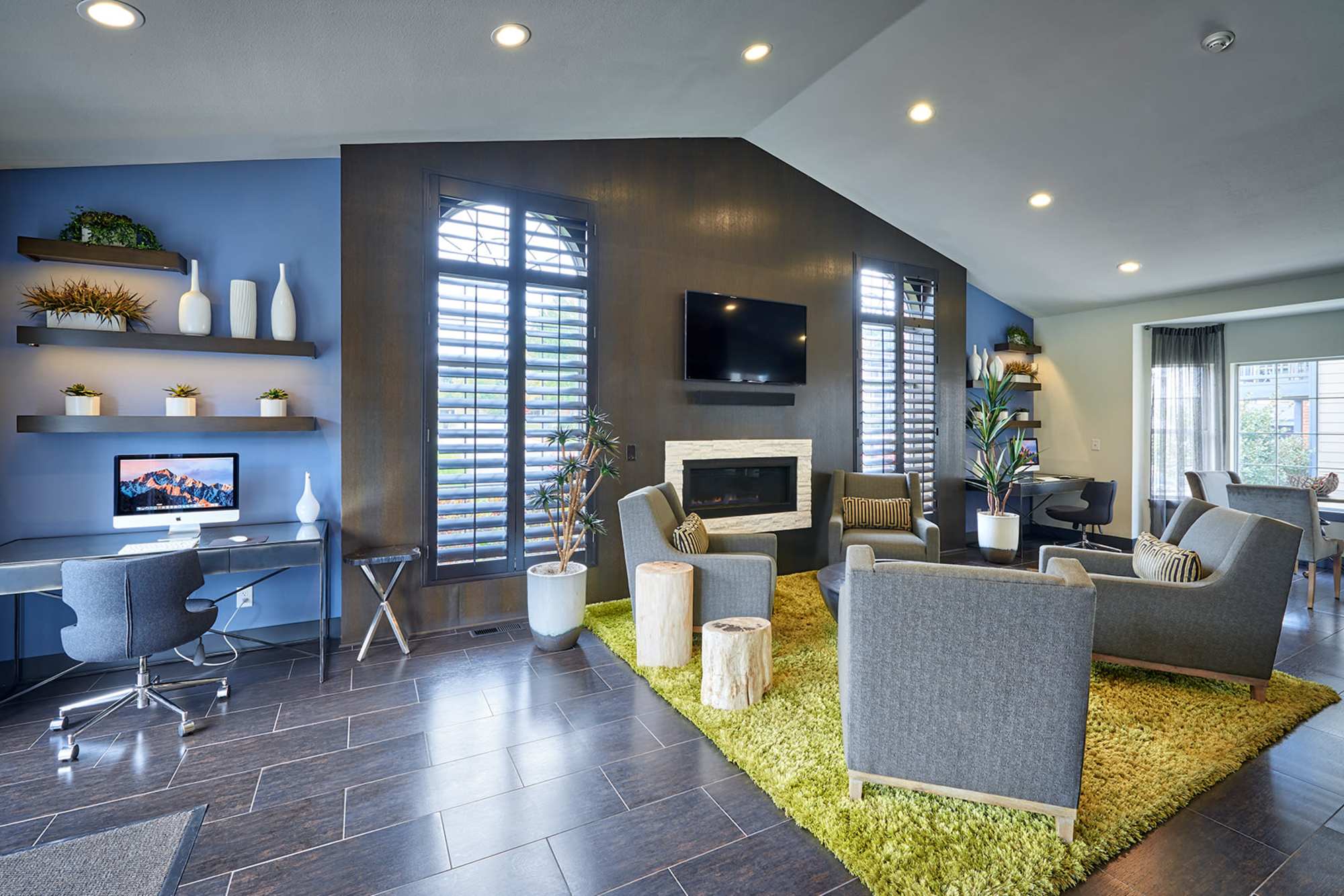 Clubhouse lounge area at Arapahoe Club Apartments in Denver, Colorado