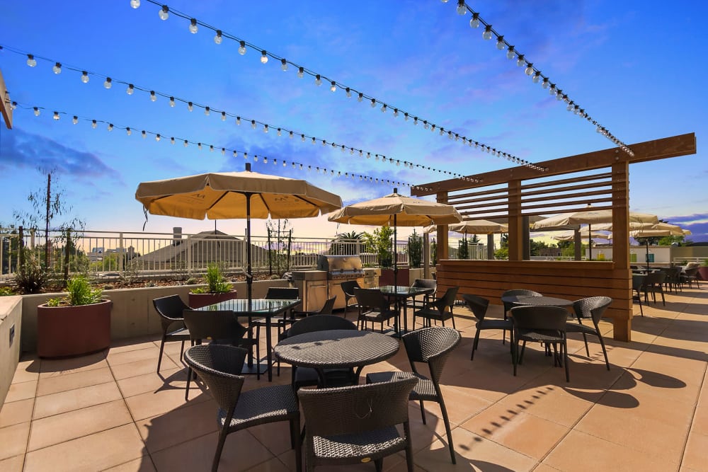 Rooftop patio at Merrill Gardens at Rockridge