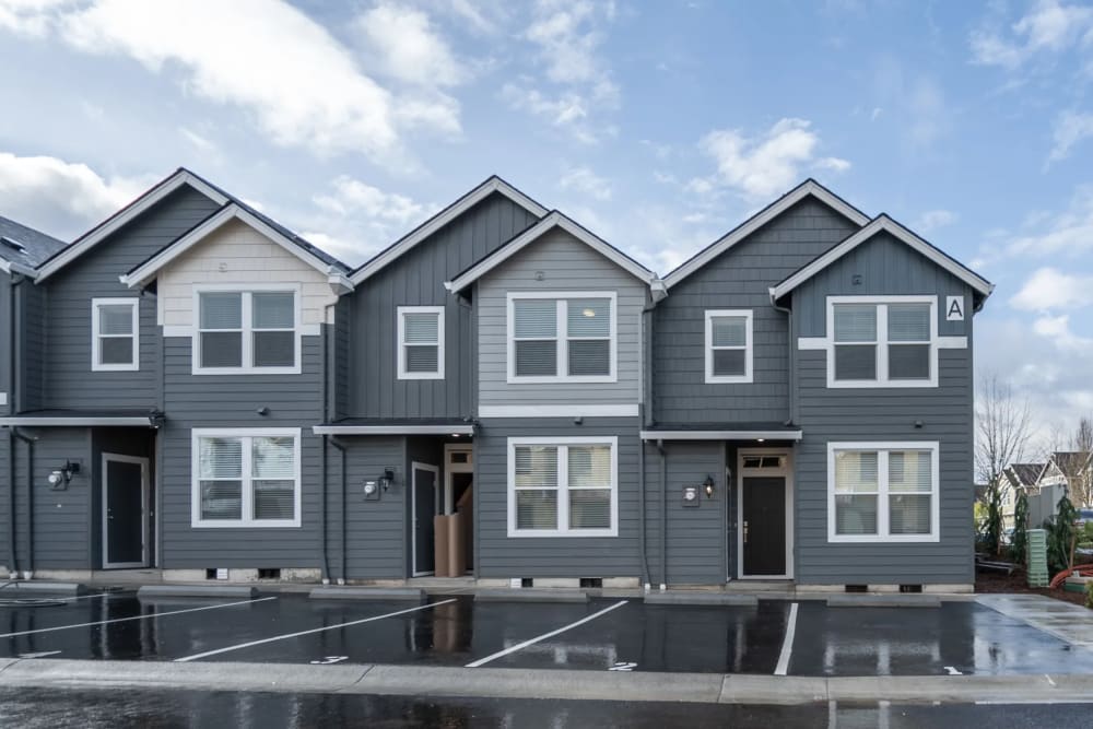 Exterior view of the community apartments at Ridgeline View in Vancouver Washington