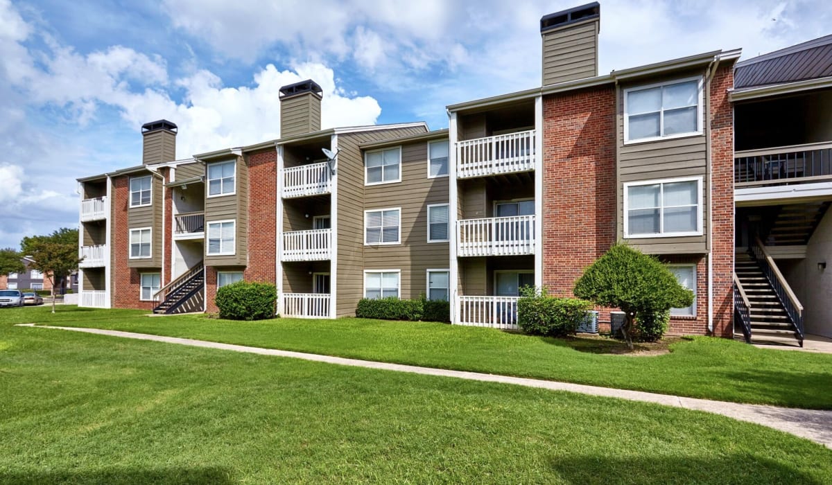 Exterior view of an apartments at South Pointe in Dallas,Texas