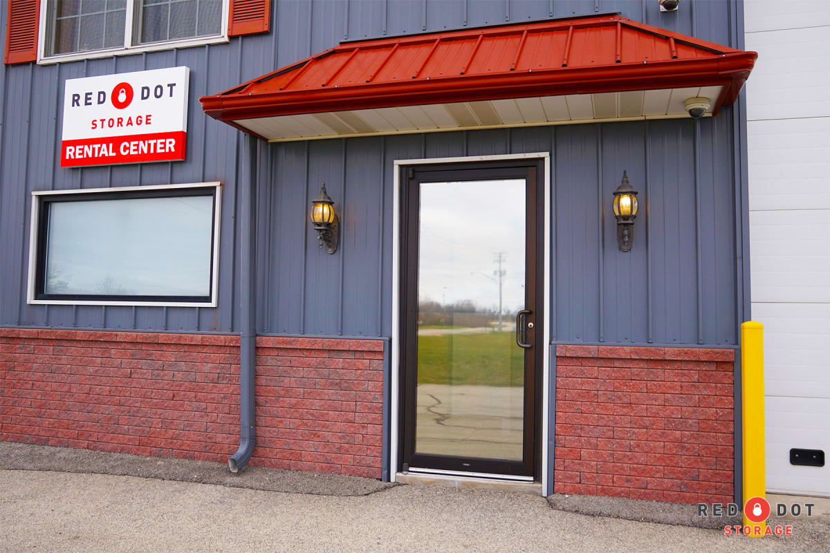 Exterior of a Red Dot Storage in Boulder, Colorado property leasing office