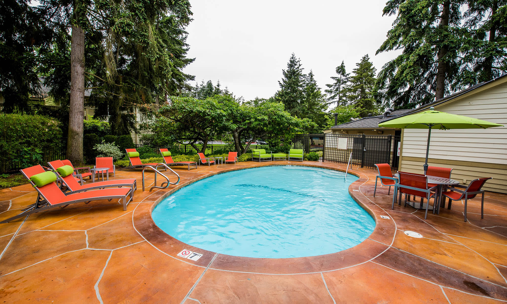 Photos of Edgewood Park Apartments in Bellevue, Washington