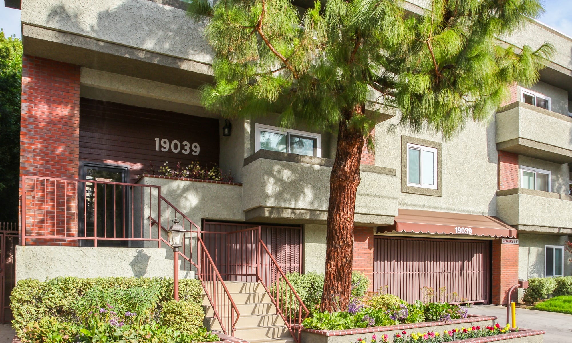 Apartments in Northridge, CA