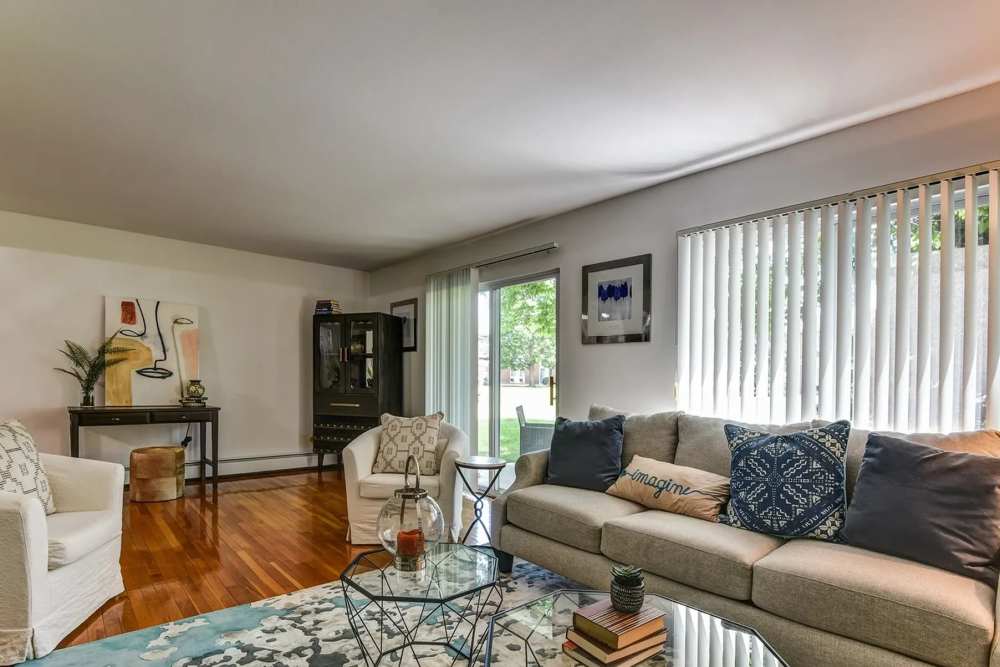 Open layout carpeted living room with plenty of room for a couch, coffee table, and more at Park Ridge Commons in Des Plaines, Illinois