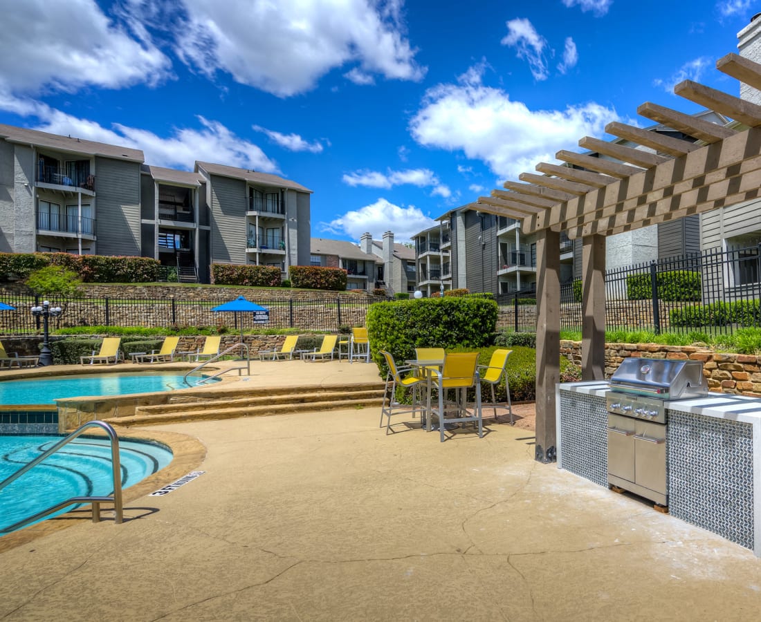 Grilling station by the swimming pool at Canyon Grove in Grand Prairie, Texas