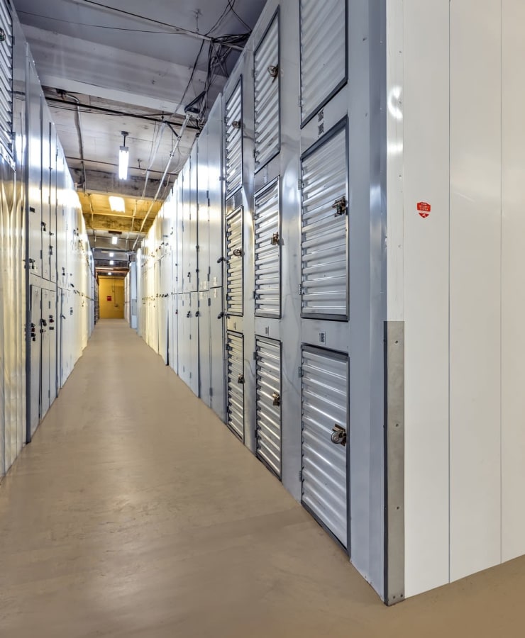 Locker sef storage units available at StorQuest Self Storage in Honolulu, Hawaii