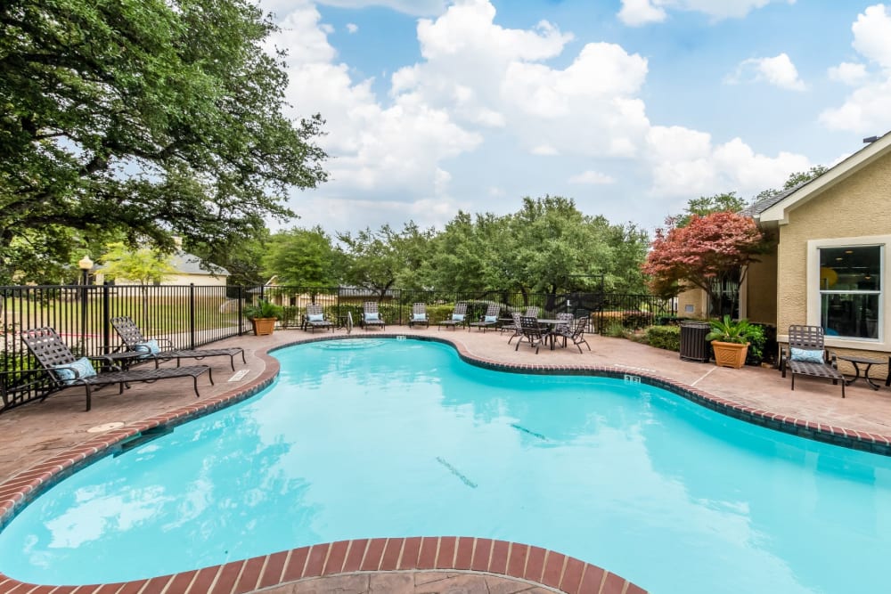 Dazzling blue swimming pool at Marquis at TPC in San Antonio, Texas