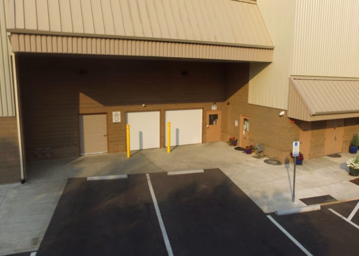 Covered loading bay at A Storage Place in Wilsonville, Oregon