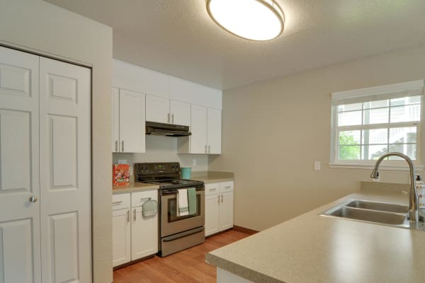 Living room at Carriage Park Apartments in Vancouver, WA
