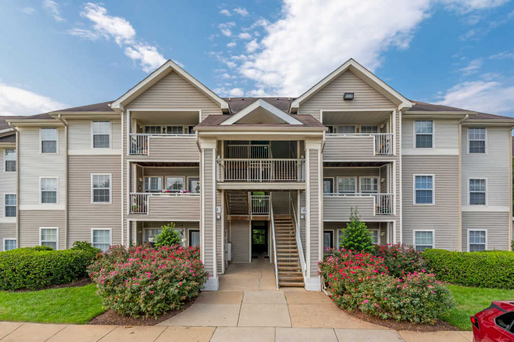 Side view of the apartments at Lee Overlook Apartments in Centreville, Virginia