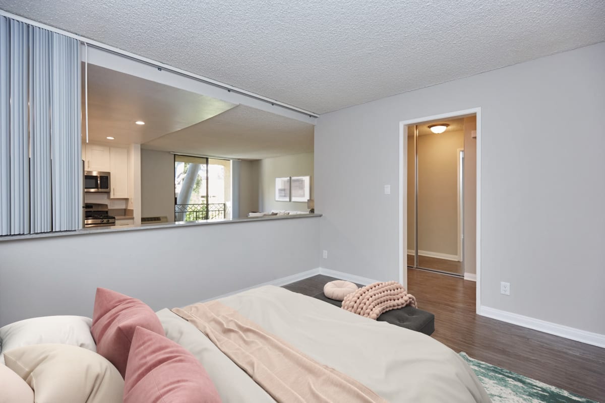 Apartment with studio bedroom at Ariel Court, Los Angeles, California