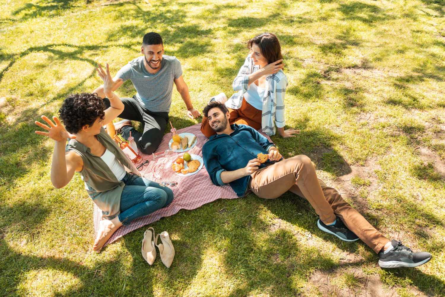 Resident couples enjoying their picnic time near Canyon Townhomes in Phoenix, Arizona