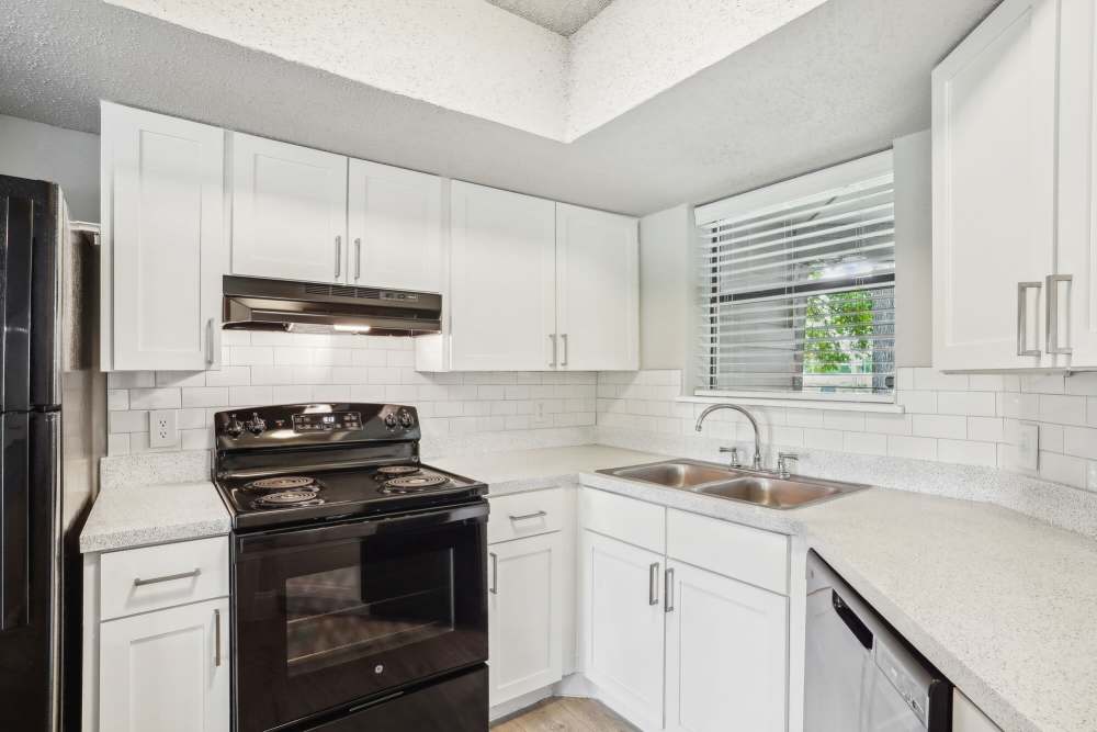 Fully equipped kitchen at Vantage Point Apartments in Dallas, Texas