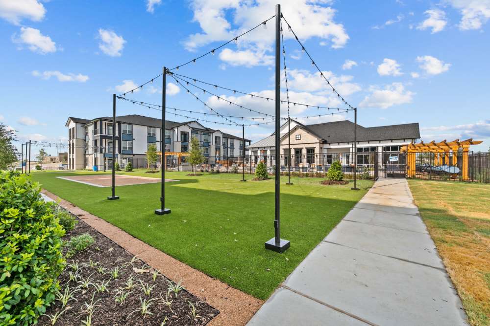 Activities courtyard at The Summit at Walnut Creek in Alvarado, Texas