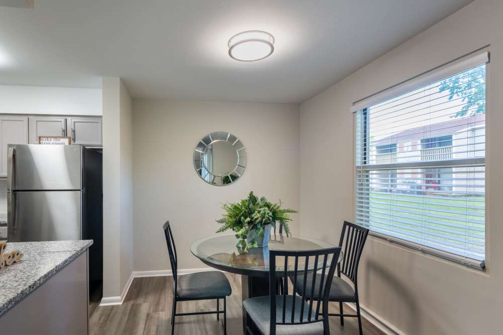 Dining area at Woodmere Trace in Norfolk, Virginia