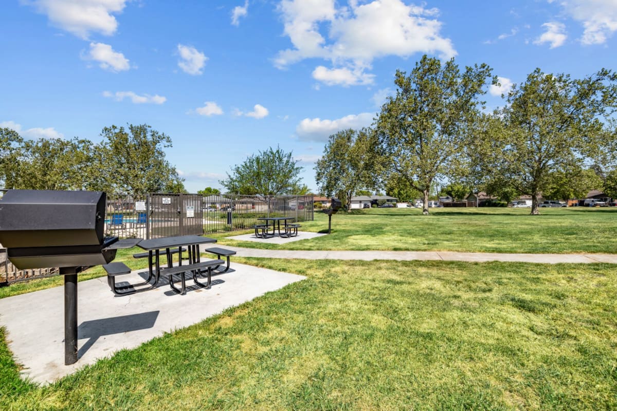 Outdoor barbecue area at Ironwood in Livermore, California