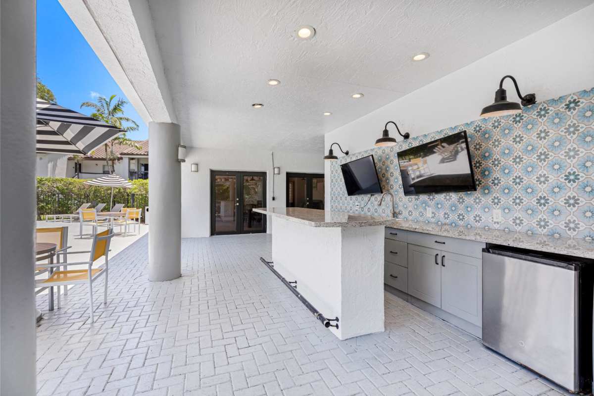 Grilling Station & Picnic Area at Centro at Davie Apartments, Davie, Florida