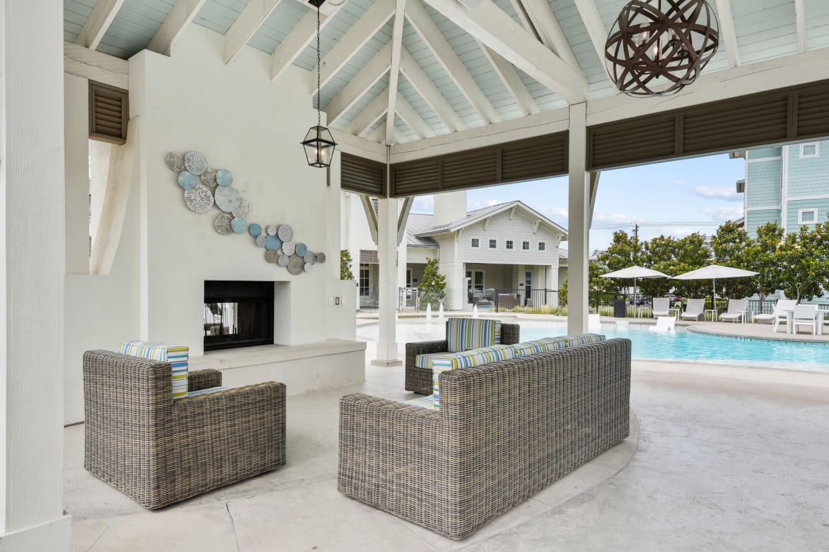 Outdoor sitting space at Lantower Edgewater in Pflugerville, Texas