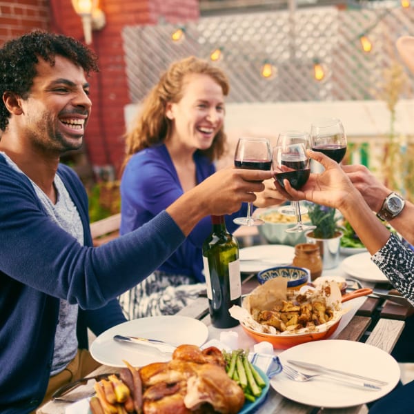 Residents having dinner near at Annalise Glen Creek in Bradenton, Florida