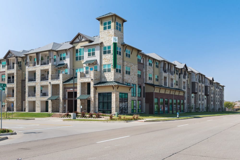 Exterior view of the apartments at Discovery Park in Denton, Texas