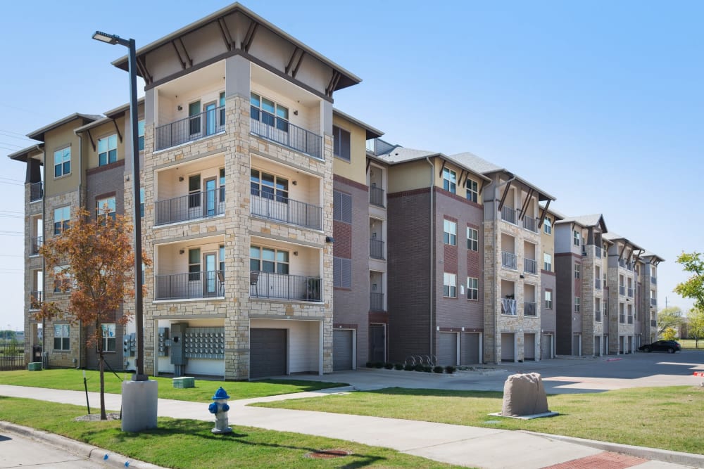 Exterior view of the apartments at Discovery Park in Denton, Texas